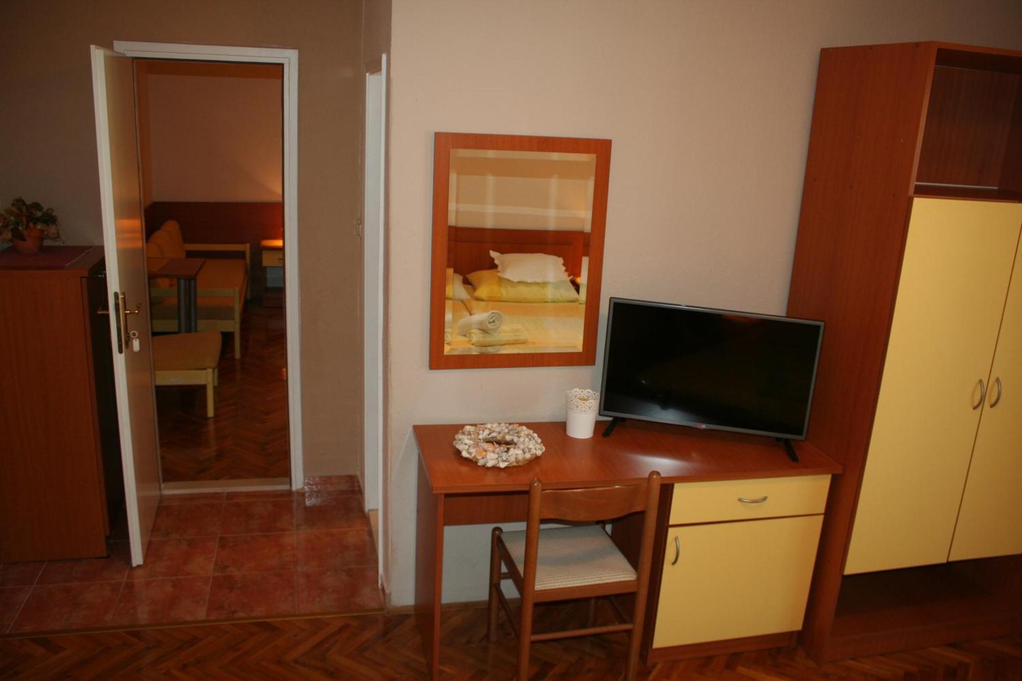 Rooms & Apartments Villa Anka Tučepi Zimmer foto